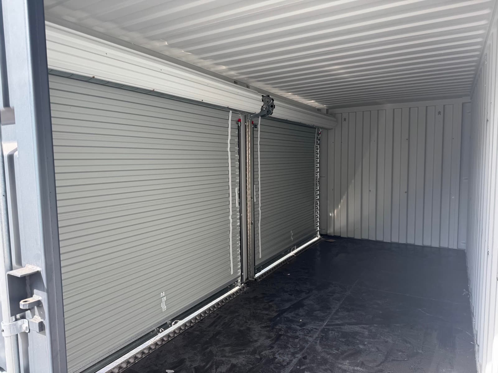 40ft with multiple roll-up doors