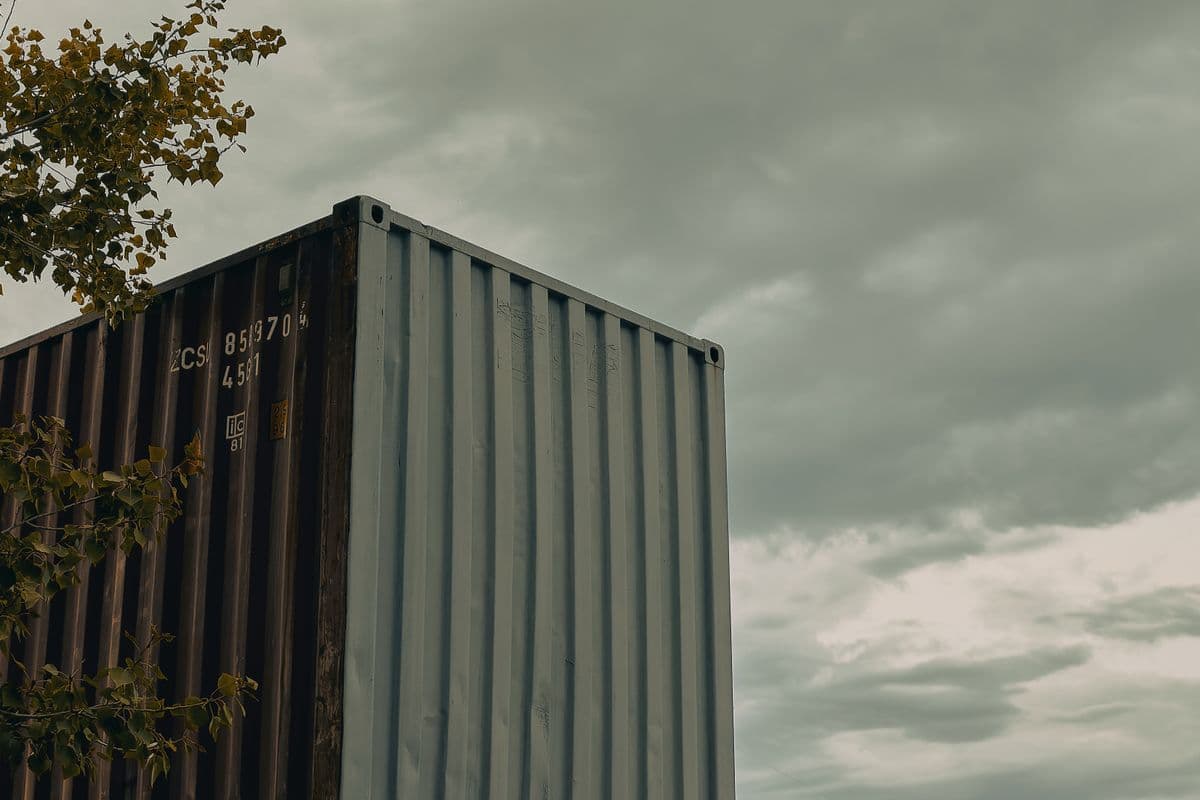 Used 20ft cargo-worthy shipping container for sale in Ontario